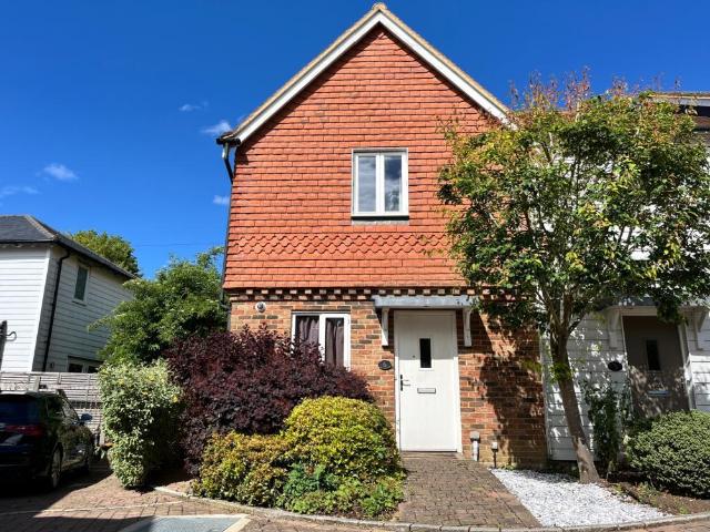 House for sale in The Butts, Kent