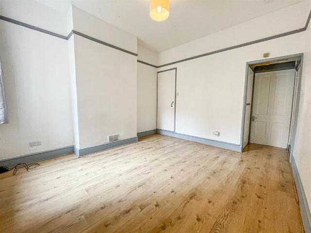 House for sale in Clarendon Park, Leicester