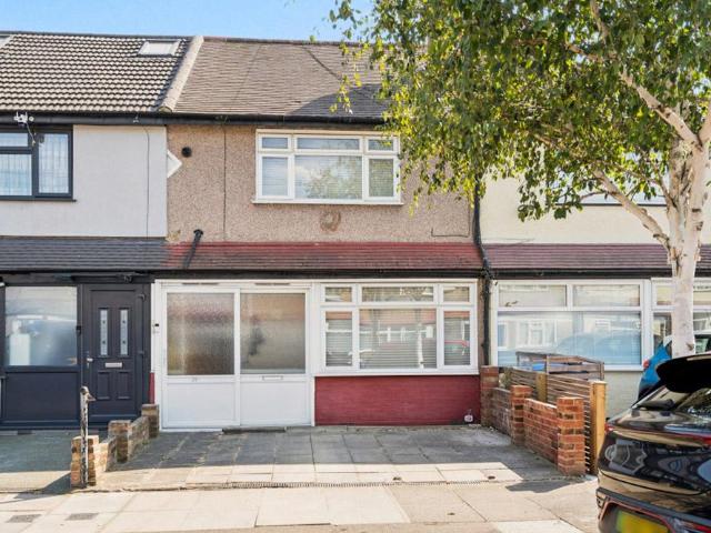 House for sale in Upper Edmonton, Greater London
