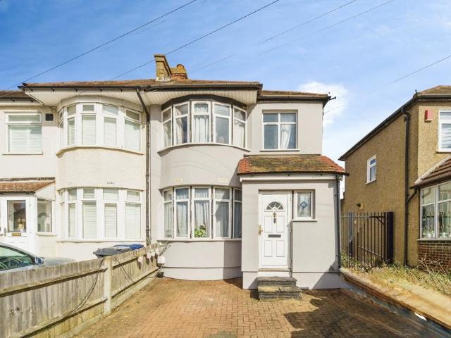 House for sale in London Borough of Ealing, Greenford