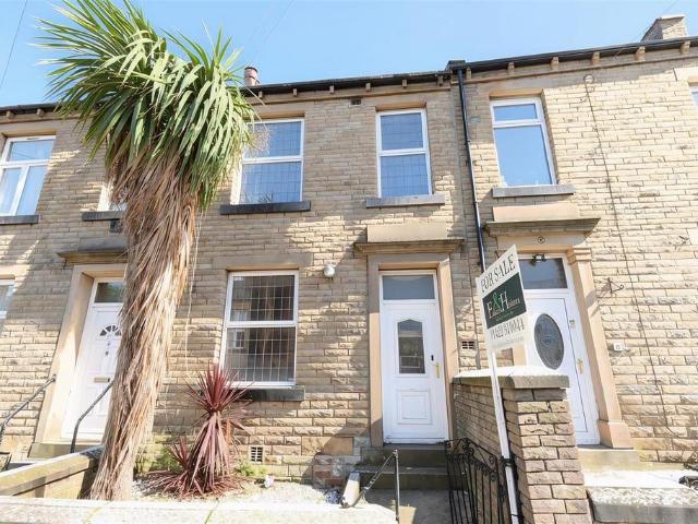 House for sale in Elland, West Yorkshire