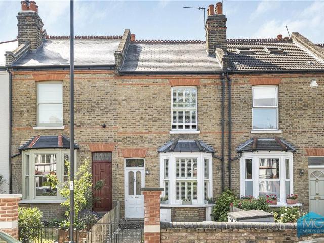 House for sale in Winchmore Hill, Greater London