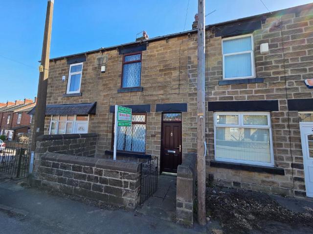 House for sale in Mapplewell, South Yorkshire