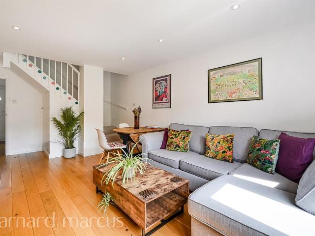 House for sale in Southfields, Greater London