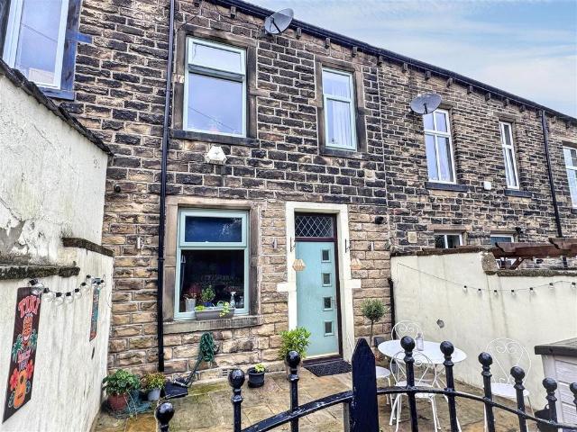 House for sale in Cullingworth, West Yorkshire