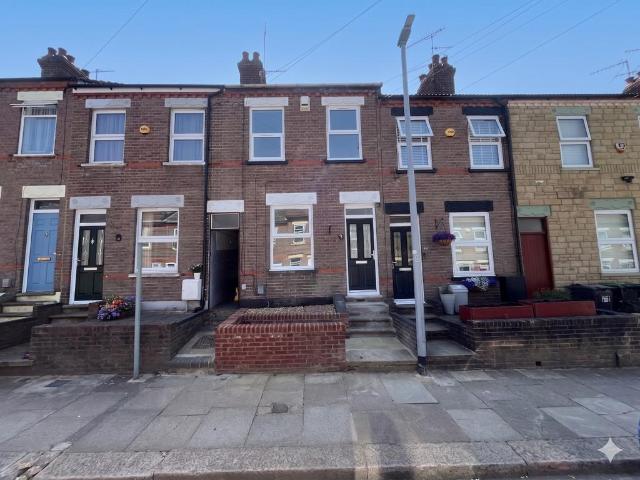 House for sale in Spring Park, Luton