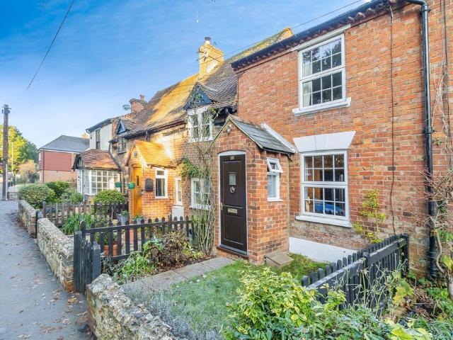 House for sale in Aston Clinton, Buckinghamshire