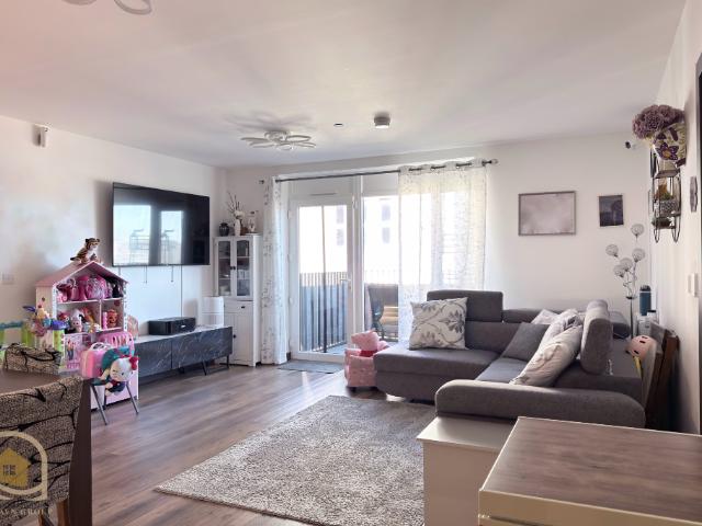 Flat for sale in Hayes, Greater London