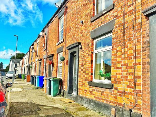 House for sale in Ashton-under-Lyne, Tameside