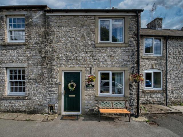 House for sale in Froggatt, East Midlands