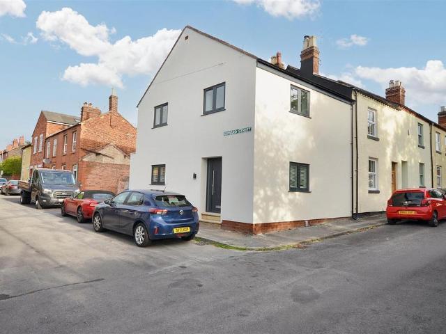 House for sale in Stone, Baswich