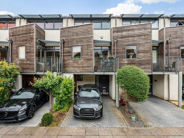 House for sale in Kings Hill, Colliers End