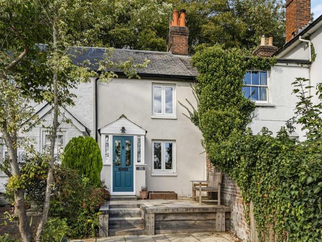 House for sale in Hillview, Surrey