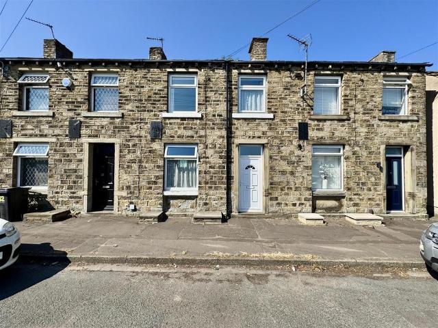 House for sale in Almondbury, West Yorkshire