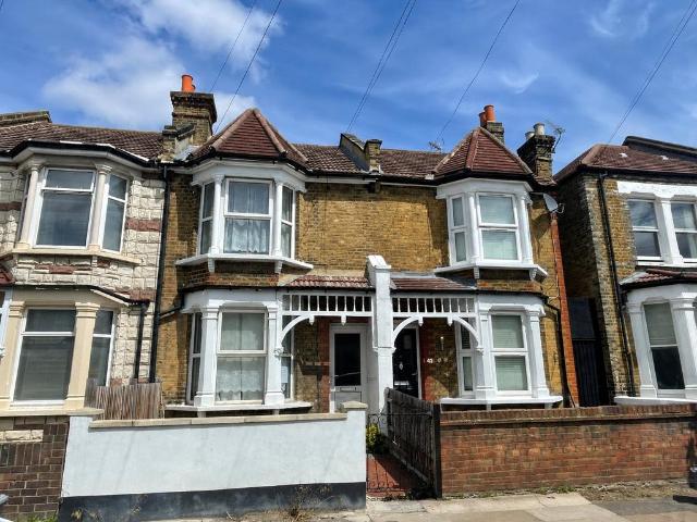 House for sale in London Borough of Lewisham, Ladywell
