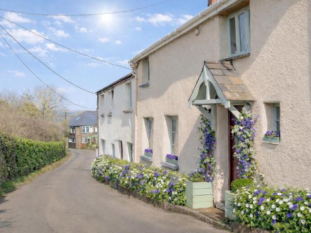 House for sale in Weir Quay, Devon