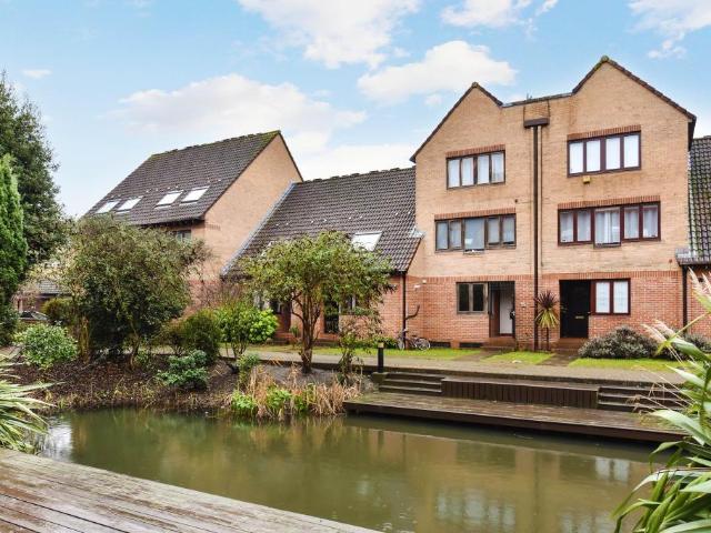 House for sale in London Yard, Isle Of Dogs