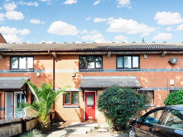 House for sale in Old Ford, Greater London