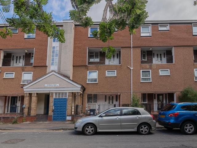 Flat for sale in Highfields, Old Wharf