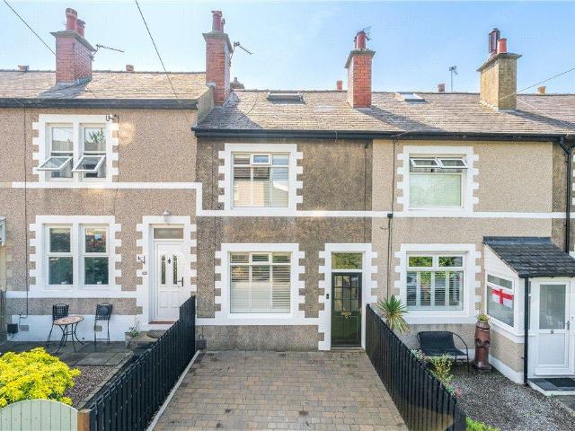 House for sale in Tranmere Park, Guiseley