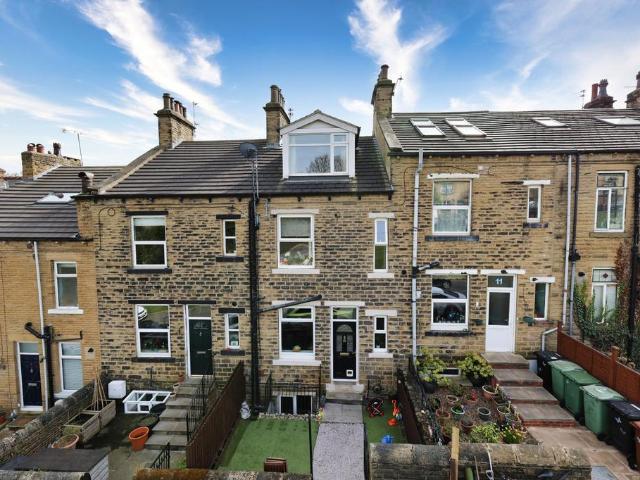House for sale in Farsley, West Yorkshire