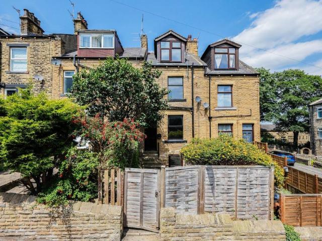 House for sale in Farsley, West Yorkshire