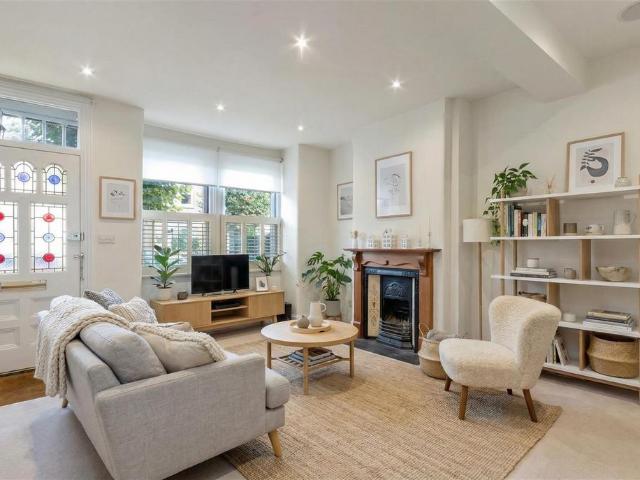 House for sale in London Borough of Merton, Raynes Park