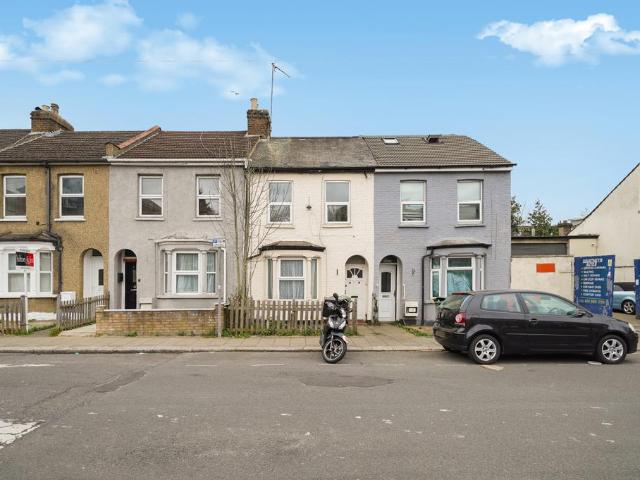 House for sale in Wealdstone, Greater London