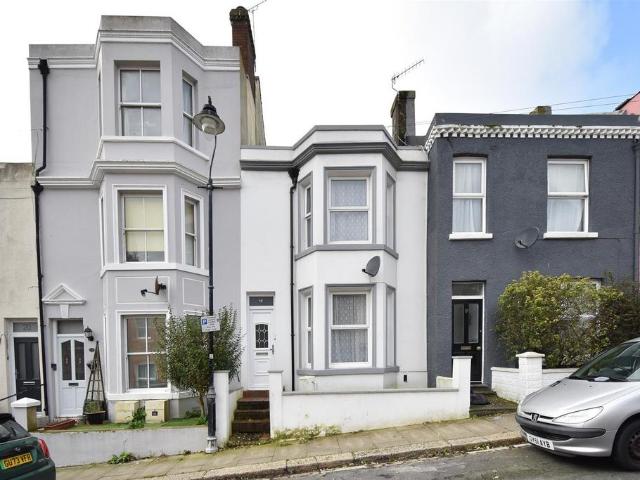 House for sale in Bohemia, Guestling Green