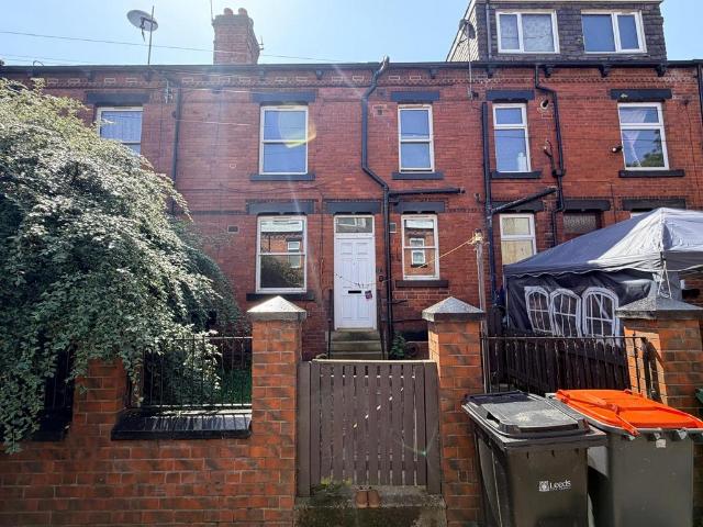 House for sale in Armley, West Yorkshire