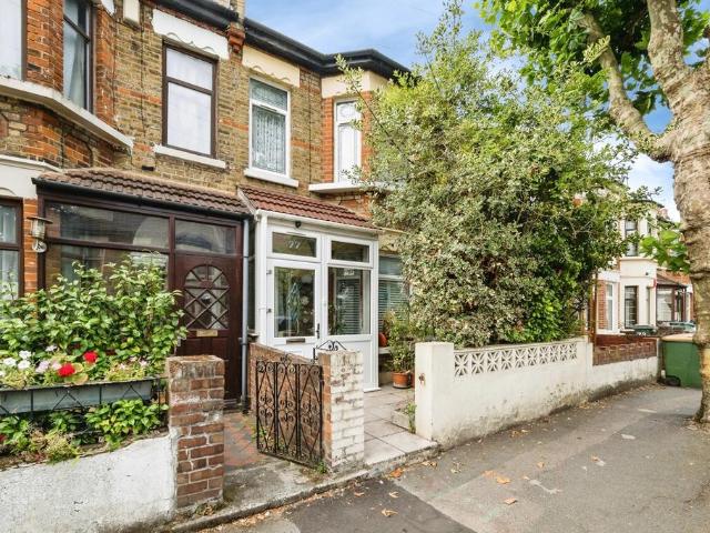 House for sale in Plashet, Greater London