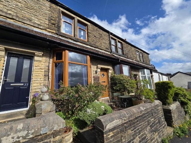 House for sale in Charlesworth, East Midlands