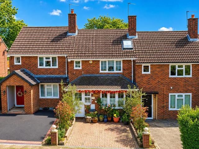 House for sale in Bennetts End, Pouchen End
