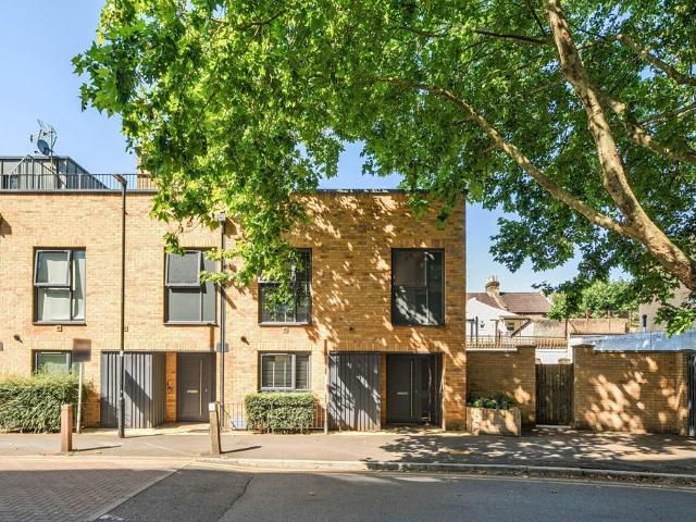 House for sale in Stockwell, Greater London