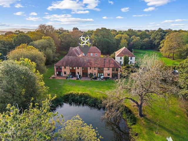 House for sale in Strensham Court Mews, Wychavon