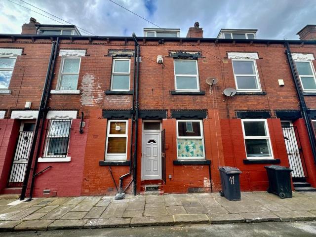 House for sale in East End Park, West Yorkshire