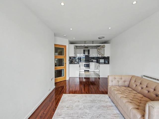 Flat for sale in Salford Quays, Salford