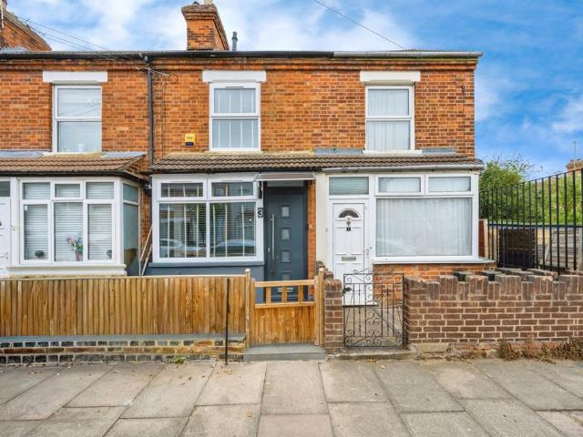 House for sale in Queens Park, Bedford