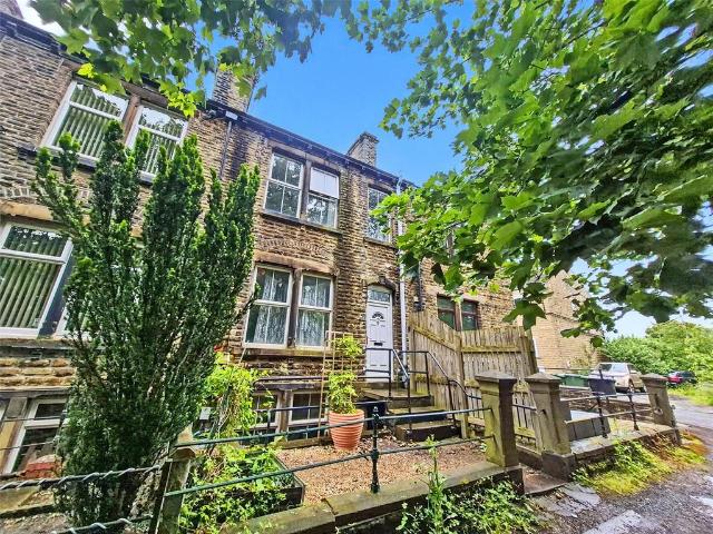 House for sale in Huddersfield, West Yorkshire