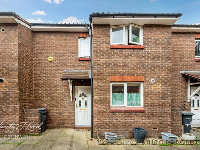 House for sale in London Borough of Lewisham, New Cross