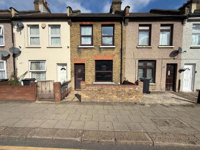 House for sale in London Borough of Redbridge, Greater London