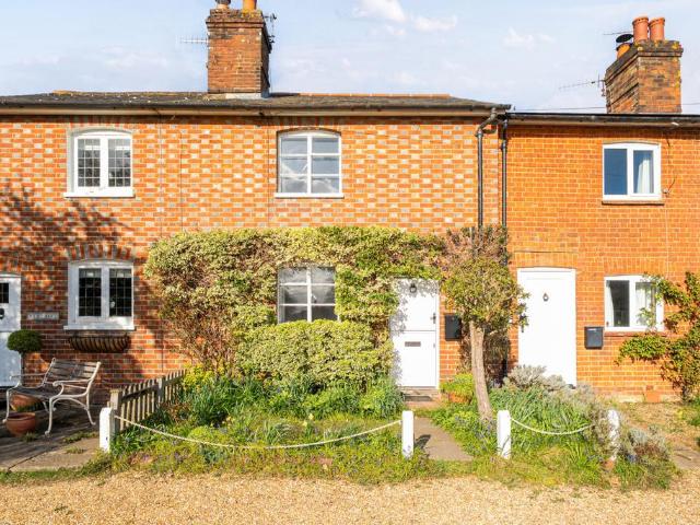 House for sale in Fole, Surrey