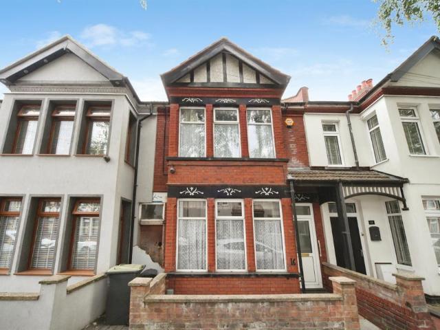 House for sale in Spring Park, Luton