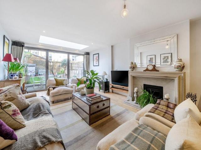 House for sale in Clapham Junction, Greater London