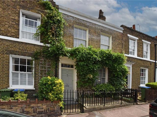 House for sale in East Greenwich, Greater London