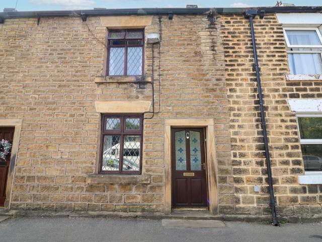 House for sale in Whitfield, Charlesworth