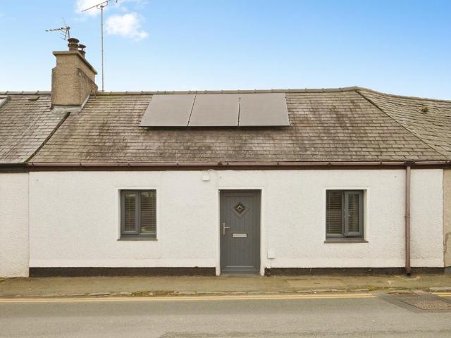 House for sale in Efailnewydd, Wales