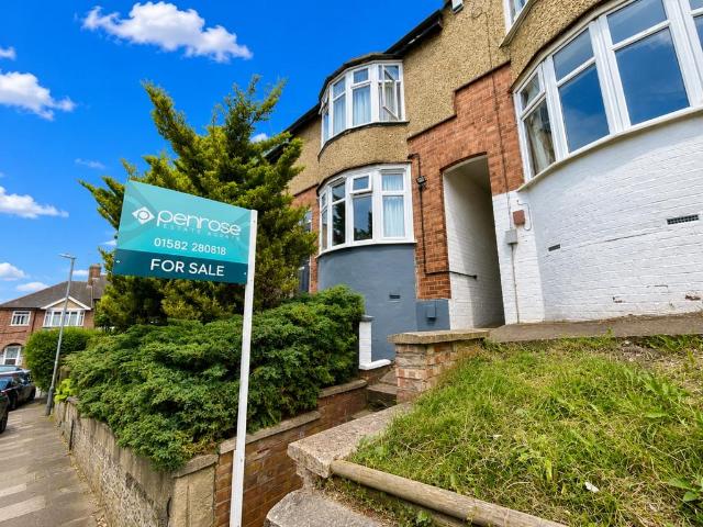 House for sale in Spring Park, Luton