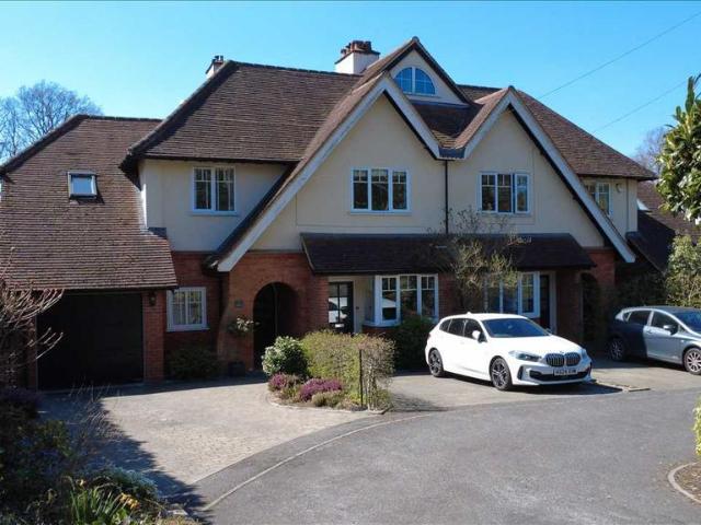House for sale in Fole, Surrey