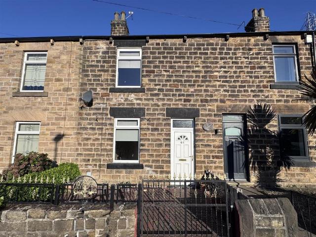 House for sale in Mapplewell, South Yorkshire